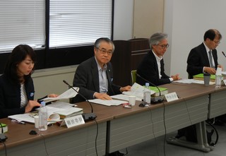 「20年度までに受動喫煙ゼロ」で一致