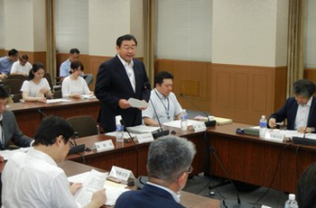 がん拠点病院の指定要件、診療実績などを見直しへ