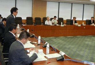 がんゲノム中核病院、パネル検査実績などが要件に