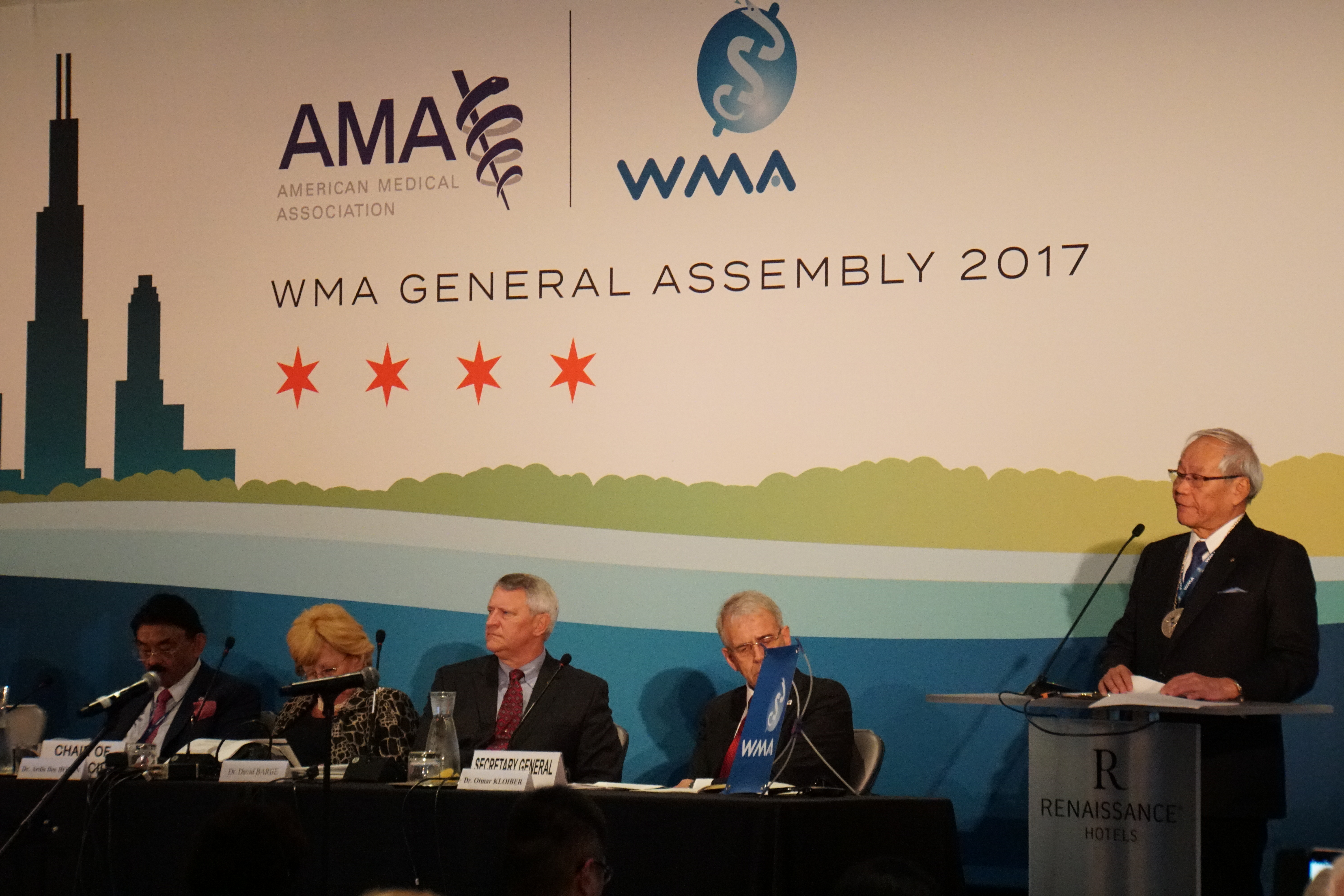 横倉日医会長、世界医師会長に就任のサムネイル画像