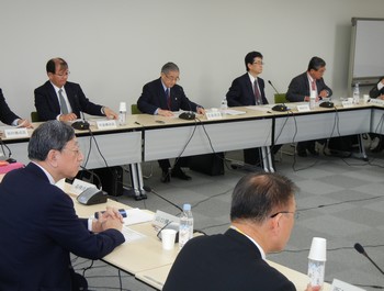 がんゲノム中核病院の指定要件をおおむね了承