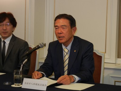 介護職員処遇改善の財源、「報酬とは別で」のサムネイル画像