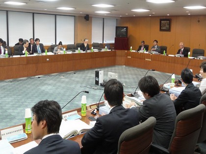 医師需給は28年ごろ均衡、「週60時間労働制限」で