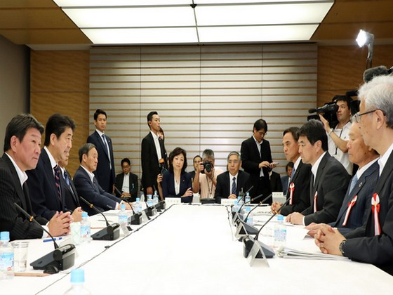 服薬指導含めたオンライン医療、「取り組み進める」のサムネイル画像