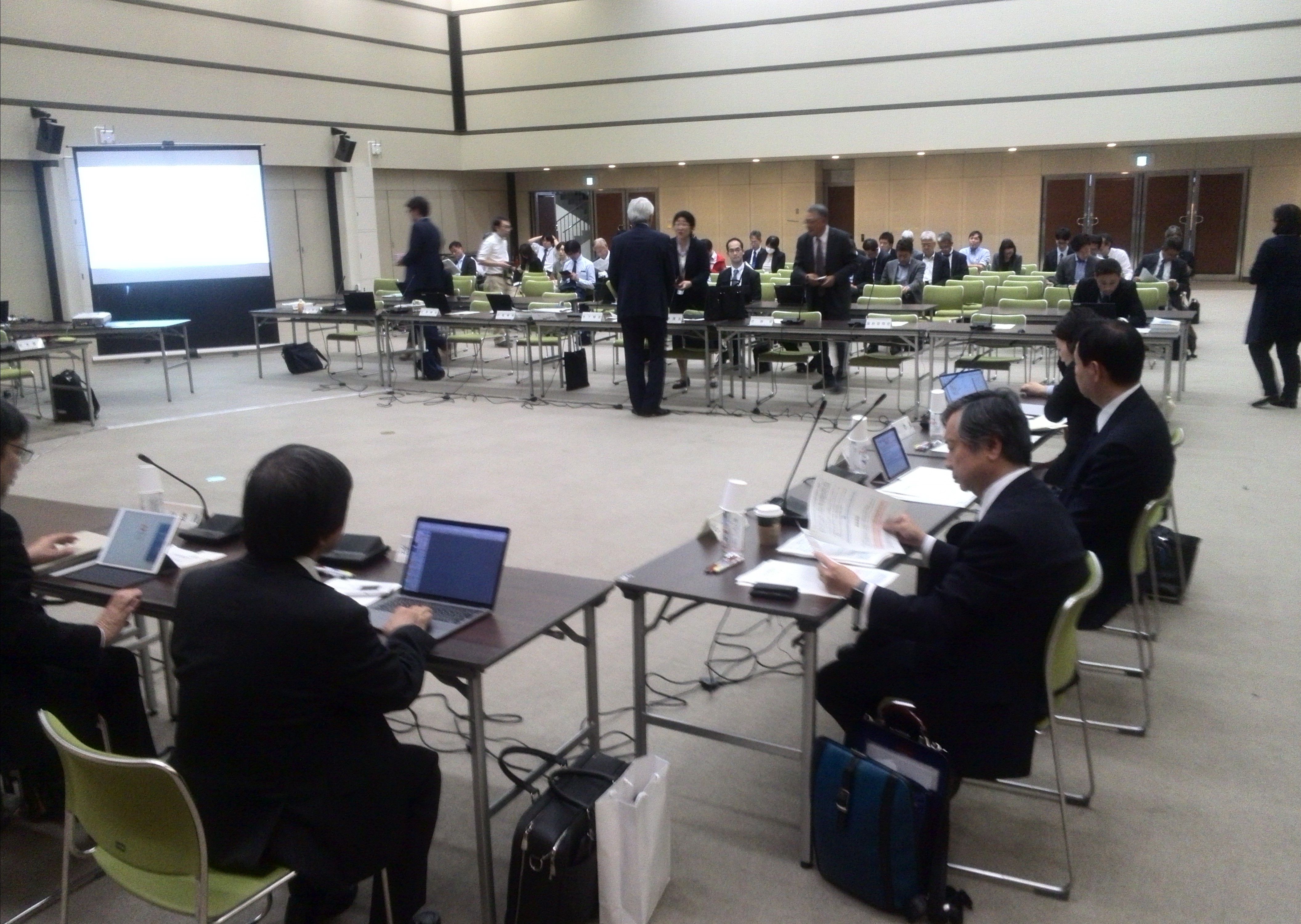 看護職員の「退職見込み・採用予定数」を把握へのサムネイル画像