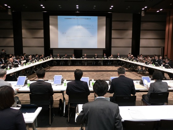 介護人材の処遇改善、事業所内の配分に傾斜設定を検討のサムネイル画像