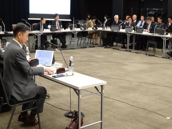 消費増税薬価改定、10月実施で全会一致