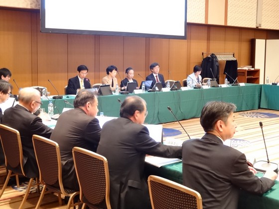 費用対効果評価、価格調整を階段方式に変更のサムネイル画像