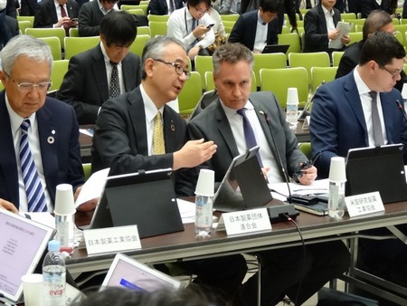 費用対効果評価で価格調整、19年度から実施へ