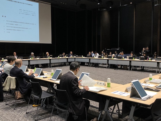 介護職員の月額平均給与、前年度比1万円増の30万円超のサムネイル画像