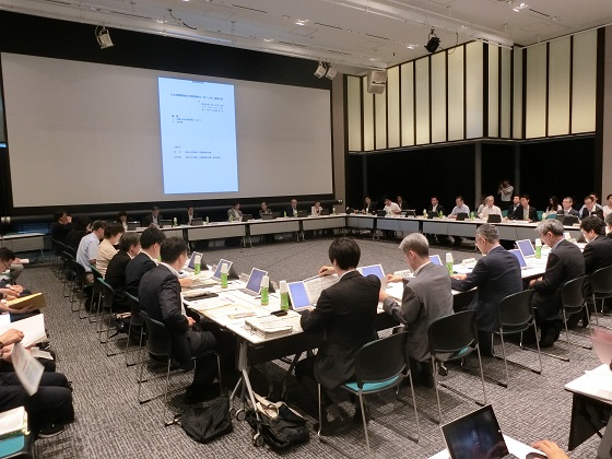 介護人材の不足、離職率2極化の要因把握から分析をのサムネイル画像