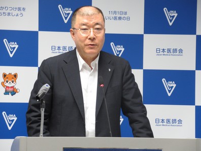 准看護師、応募者5年間で半数以下に