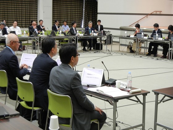 長期収載品薬価、後発品と同一化までの期間短縮へのサムネイル画像