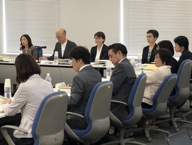 地域における看護実践、早期からの学修検討をのサムネイル画像