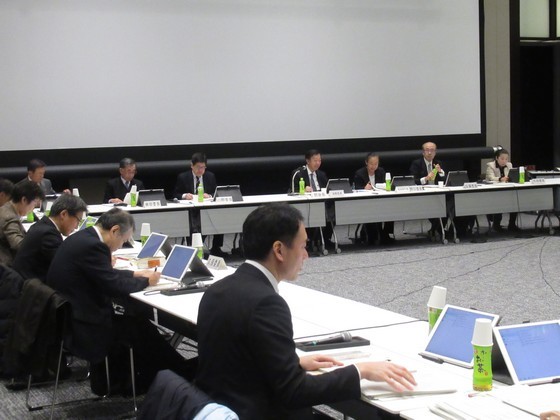 介護の給付と負担の見直し、2040年へ「不断に」のサムネイル画像