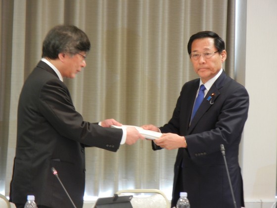 働き方改革を診療報酬で推進、成果は？のサムネイル画像