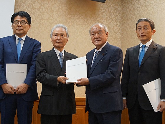 診療報酬改定で真逆の主張、財政審vs日医のサムネイル画像