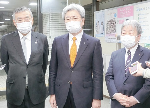 三師会、厚労相に「絶対にプラス改定」要望のサムネイル画像