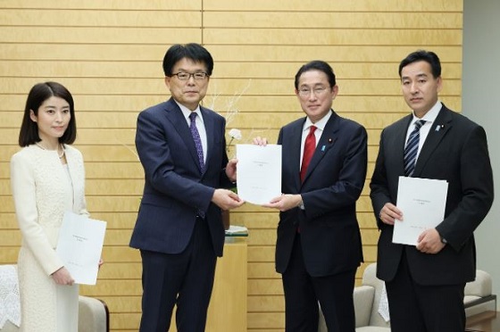 看護・介護職の賃上げ、対象外となった職種も検証をのサムネイル画像