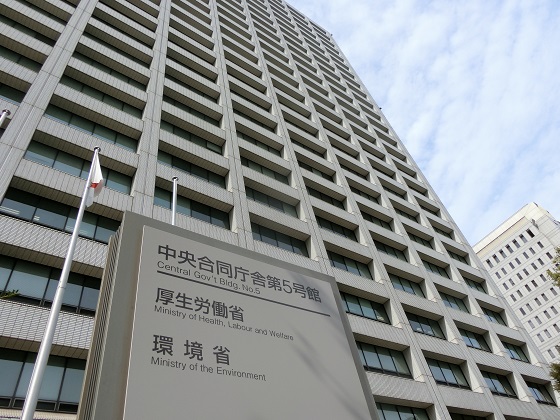 家族等による高齢者虐待が1万7千件超で過去最多のサムネイル画像