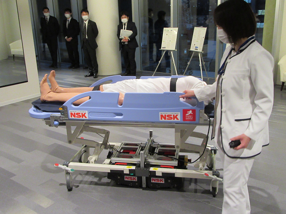 病棟内での説明、移動…　ロボットは“バディ”になれるかのサムネイル画像