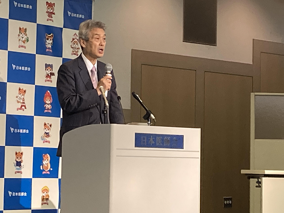 宿日直、日医会長「今年は相当多くの許可」のサムネイル画像