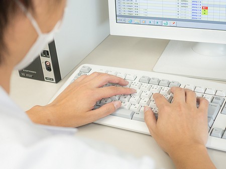 電子処方箋モデル事業、「最終的に約100施設で」のサムネイル画像