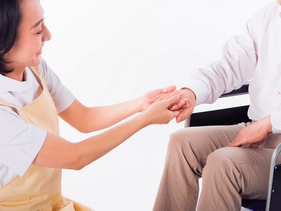 介護の更新申請書類、3割超「負担減った」のサムネイル画像