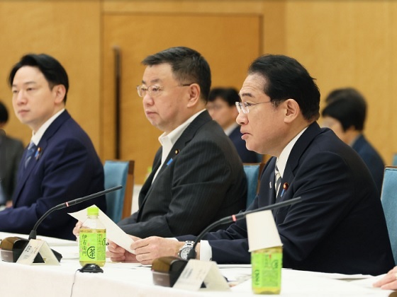 岸田首相、少子化対策の「戦略方針」策定を指示のサムネイル画像
