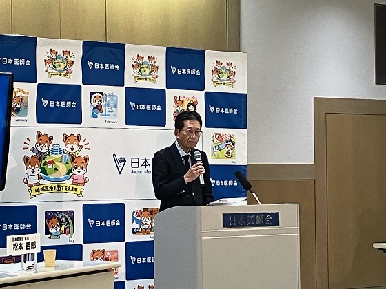 小学校の健診、全児童への二次性徴の診察「想定外」のサムネイル画像