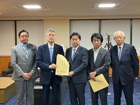 年度内の早急な補助の実施を厚労相に要望　三師会のサムネイル画像