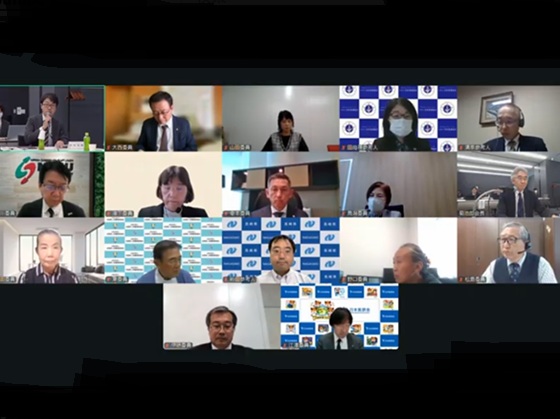 ケアマネ資格更新制を廃止へ　負担軽減策のサムネイル画像