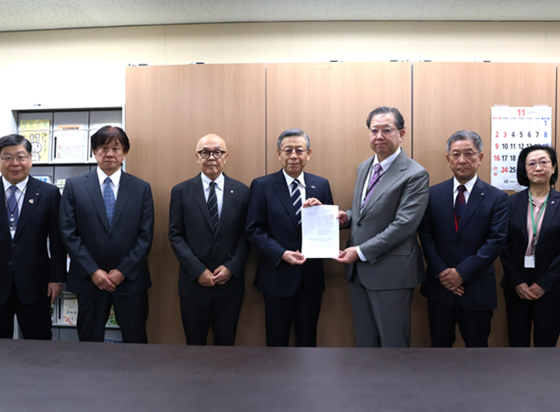 入院基本料10％以上引き上げ要望、日病など8団体のサムネイル画像