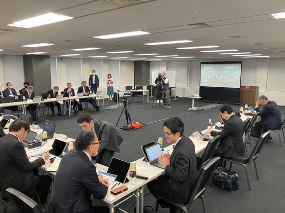 金融所得を社会保険料に反映、厚労省案のサムネイル画像