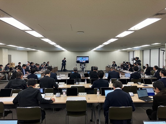 標準的な出産費用の無償化、現金給付案を提示のサムネイル画像