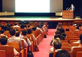 福祉事業者が人材育成の取り組み事例を紹介