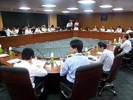 同時改定に向け「議論進める」