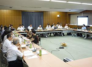 介護職の医行為、「範囲拡大の検討を」