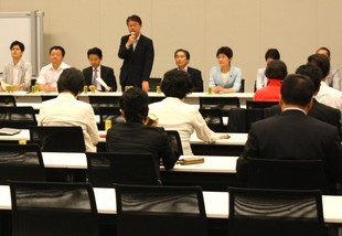 国民会議の早期設置呼びかけを