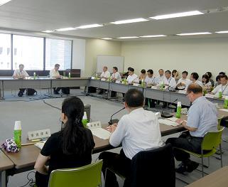 「特定看護師」制度、国は研修機関を指定