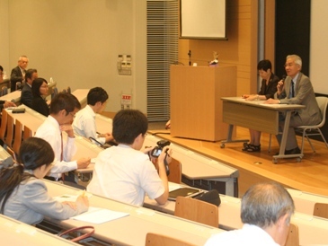 チーム医療に必要な薬剤師の職能を議論