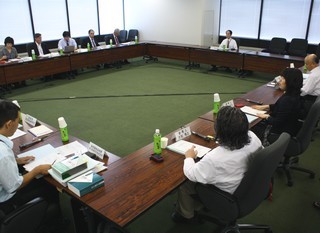 安全性確認十分でない自由診療の実態把握を