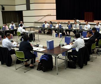 【中医協】72時間要件、議論開始も平行線