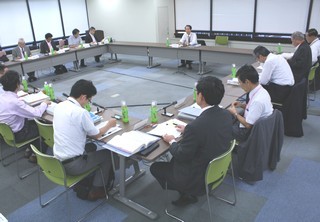 国立・労災病院、総人件費抑制見直しを