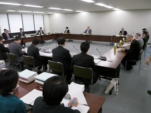 難病対策見直しへ年内に報告書