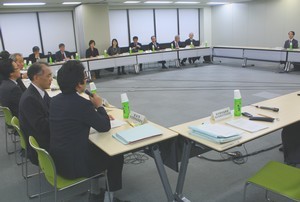 自由診療の「再生医療」、規制の方向で一致
