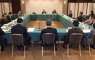 介護事業所の消費税の実態調査案を了承