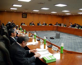 一般の看護師の特定行為、研修を努力義務に