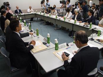 健康な食事の目安、高齢者世帯への意識を