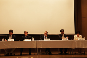 高齢者を診る横断的な仕組みが必要